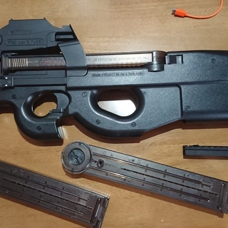 東京マルイ P-90 スタンダードタイプ 電動ガン 300連マガジン