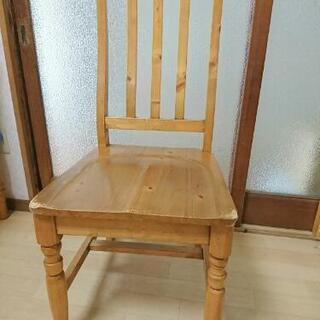 木製の椅子あげます。無料です！①