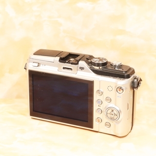 ◆届いてすぐ使えるSD◆オリンパス E-PL2 ダブルズームキット