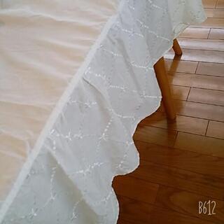 発送可☆ダブル 清楚な花柄刺繍  ベッドスカート  オフホワイト