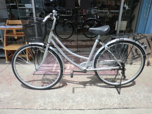 【中古品】シティサイクル　２６インチ　自転車　タイヤ前後新品に交換済　鍵新品