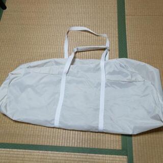 【取引中】アップリカ　折り畳み可能なベビーベッド　ココネル