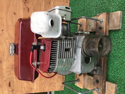 発動機 三菱製 メイキエンジン きれいですが