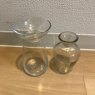 小さめの花瓶2つ（水耕栽培にも使える）