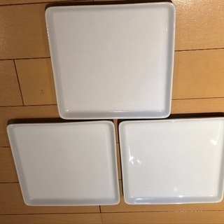 【お取置き中】正方形の白いお皿
