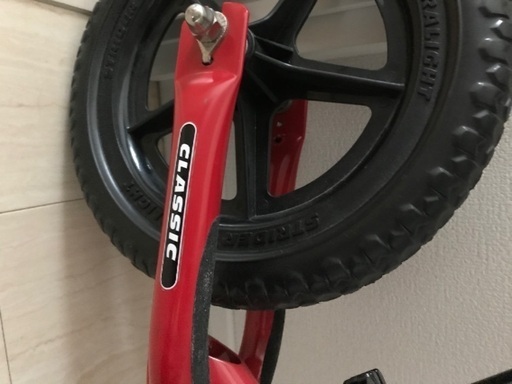 三輪車 【使用回数4,5回】ストライダー•赤（正規品）