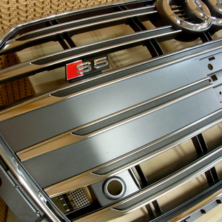 アウディ S5 純正フロントグリル 8W6 853 651 AT　リアナンバーベース 8W6 807 285 AE