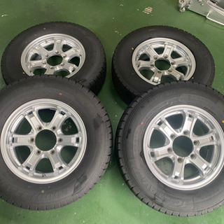 アルミ付き スタッドレス 215/70R15 ハイエースにて使用