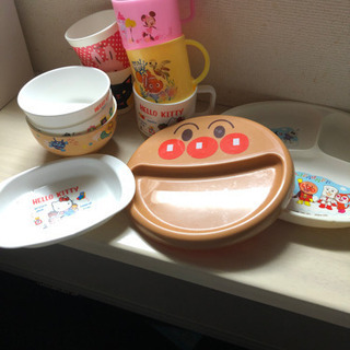 幼児用プラ食器♡キャラクター♡決まりました！