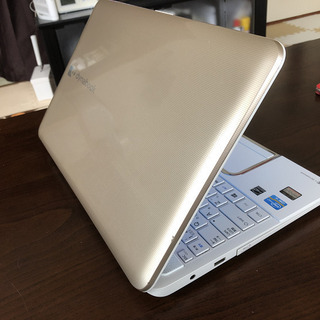 再出品　東芝　dynabook T552/37HKS Core i5 2.60GHz 新品SSD 240GB ブルーレイドライブ搭載　カメラ内臓 4GBメモリ