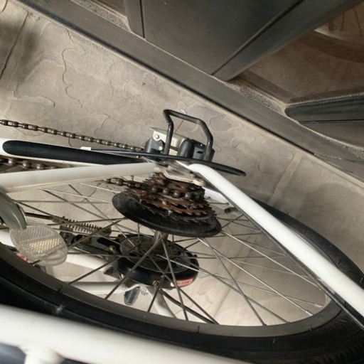 室内保管 折り畳み自転車 20インチ ホワイト 鍵 ライト付き 折りたたみ