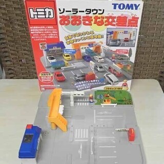 信号点灯、メロディー鳴りOK! トミカ ソーラータウン おおきな...