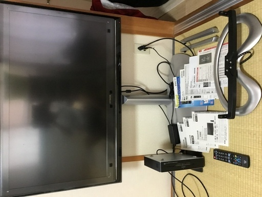 【商談成立】42インチ日立液晶テレビ（HITACHI）UT42-XP770B/UT42-XP770W日本製、自立スタンド付、液晶保護パネル付