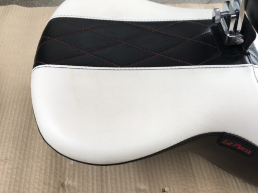 Le Pera バイクシート 黒　ハーレー　ゲリラセール！ ラペラ社製 ハーレー用シート Le Pera バイクシート 黒 ハーレー