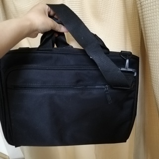 中古　　パソコンバッグ　黒色　鞄　バッグ　カバン　かばん　ブラック