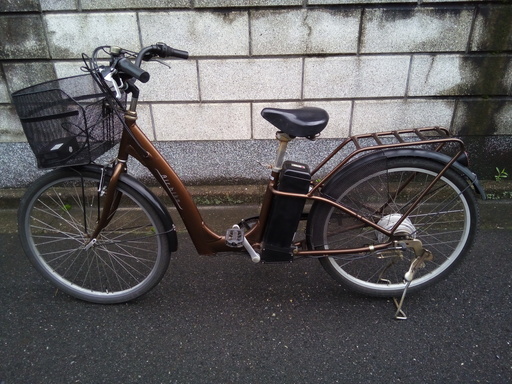 ★値下げ　電動アシスト自転車　アルミフレーム　ワイヤー類内蔵　26インチ　前かご付き　シマノ製外装６段変速　充電器付き　公道使用可能