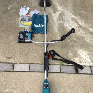 マキタ MUR142UDZ 14.4V 充電式草刈機(標準棹) Uハンドル 【廃番】