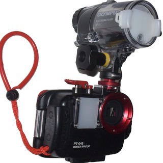 ダイビング用　水中ストロボ　カメラハウジング　（取引場所　那覇市５８号線付近希望ですが応相談）