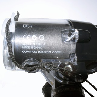 ダイビング用　水中ストロボ　カメラハウジング　（取引場所　那覇市５８号線付近希望ですが応相談）