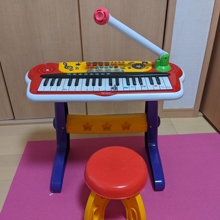 おもちゃのピアノ（イスも付きます）