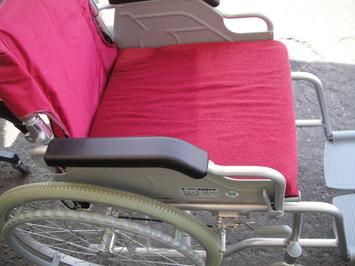 TacaoF アルミ製自走式車椅子 S-15 低反発クッション付き ノーパンク