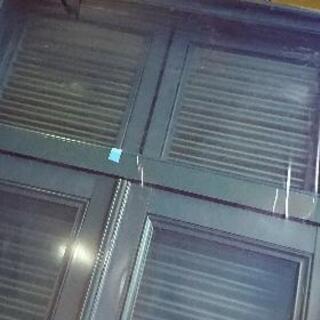 ガラリ雨戸 欄間付き トーヨーサッシ アルミサッシ 窓 ガラリ雨戸 欄間付き トーヨーサッシ アルミサッシ 窓