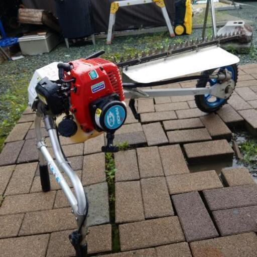 お茶刈機　自走式片面裾落し機　オチアイ　茶園　造園業　剪定　バリカン　ヘッジトリマー