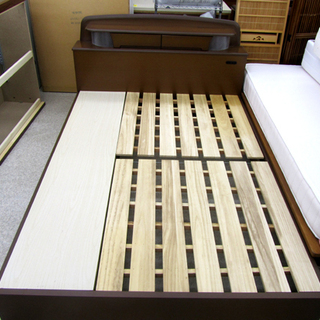 ダブルベッド 木枠 マットレス 宮付き コンセント 収納 小物入れ 照明 説明書付き ☆ PayPay(ペイペイ)決済可能 ☆ 札幌市 北区 屯田