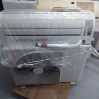 TOSHIBAエアコン10畳用　2013年製　別館倉庫場所浦添市安波茶においてあります