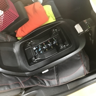 マキシコシ カーシート 2点セット　9ヶ月から４歳まで　安全で使えます！ 50% OFF マキシコシ カーシート 2点セット 9ヶ月から4歳まで 安全で使えます！