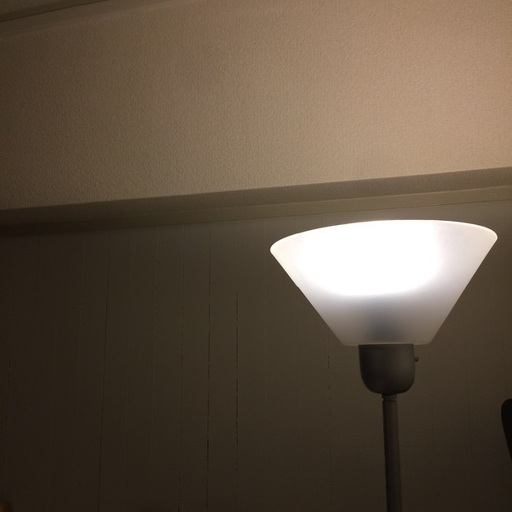 緊急出品 お洒落なニトリのフロアスタンド 組み立て式最終価格アッパーライト フロアスタンド サキ2月大断捨離 今出川のその他の中古あげます 譲ります ジモティーで不用品の処分