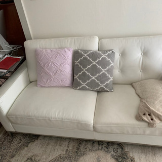 白の革のソファー