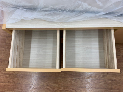 引き出し6個付!!枕元にも色々おけます!シングルベッドです!