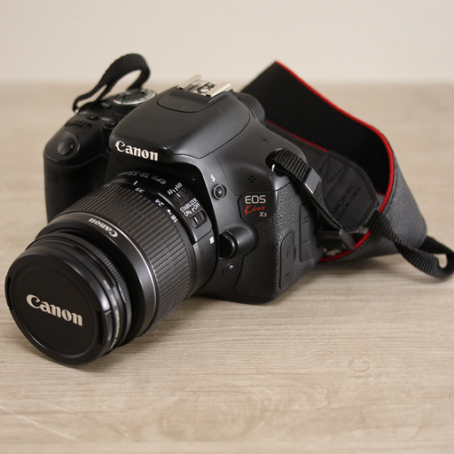 CANON キヤノン EOS KISS X5 EF-S 18-55mm 3.5-5.6 中古品 デジカメ（P1009wY)