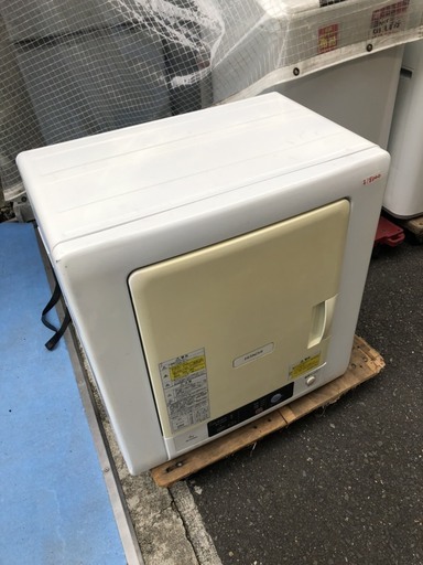 ☆中古 激安！！ HITACHI　除湿形電気衣類乾燥機　4.0ｋｇ　家庭用　DE-N40WX形　2017年製　DG046￥18,000！！