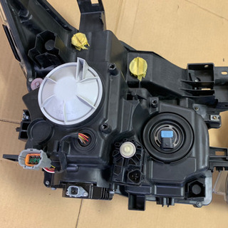 E52エルグランド  前期ヘッドライト