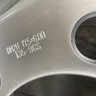 【新車外し】スチールトラックホイール 夏 冬の履き替えやスペアー用などに 17.5×6.00 