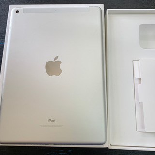 SIMロック解除済み ドコモ iPad 5th 第5世代 32g...