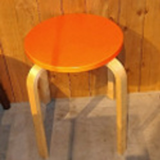 可愛い木の丸椅子　オレンジ・黄緑セット（2脚）