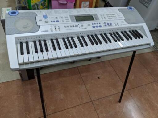 【お値下げ致しました】【6ヵ月保証】参考定価￥39,900  CASIO カシオ 電子ピアノ LK-203TV スタンド付 光ナビゲーションシステム 61鍵 標準ピアノ形状鍵盤♬