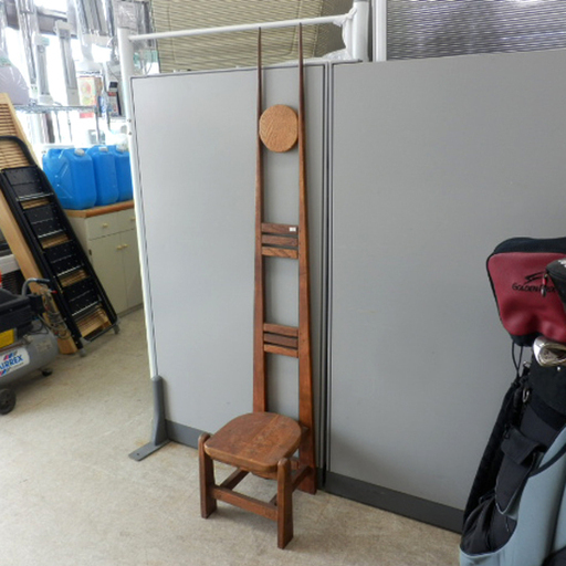 アンティークデザインチェア 背もたれの高い木製イス 椅子 変わっている 珍しい インテリアに 太陽モチーフ 札幌市西区西野