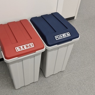 オフィスで使用していたゴミ箱２つ