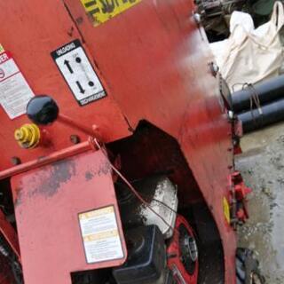 とうもろこし肥料巻き機械