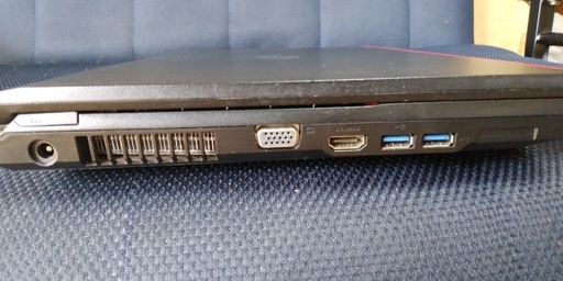 早いもの勝ち！！本日限！！外付けHDDケースセット（250GB)をおまけでプレゼント！！コンディション良好　　Fujitsu Lifebook A573/G　　SSD搭載　　１５．６インチ