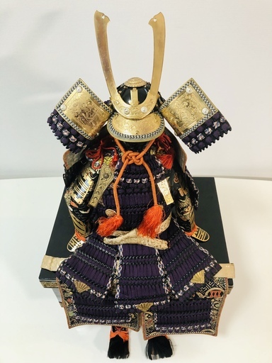 立派な五月人形です。 年代品