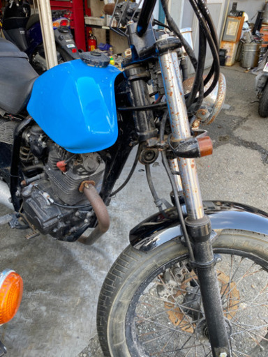 チョッパー？ ボバー？ かなりイカしたフルカスタム車 バンバン