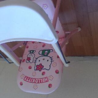 【値下げ】乳幼児用の食事テーブルいす　キティ