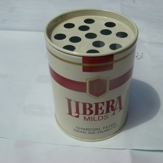 リベラマイルドのロゴ入り吸い殻入れ缶
