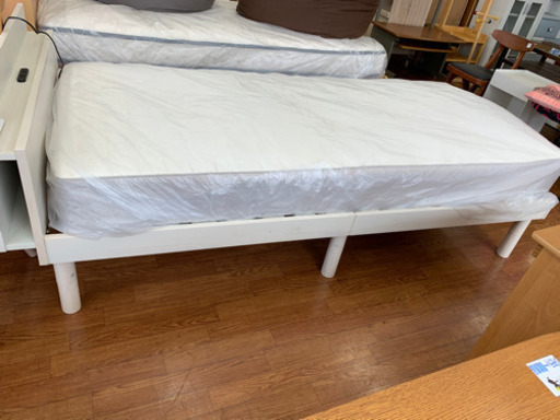 ホワイト1色!IKEAのシングルベッドです！