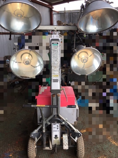 新ダイワ 投光器付き発電機 HEG20M ４灯 つきます